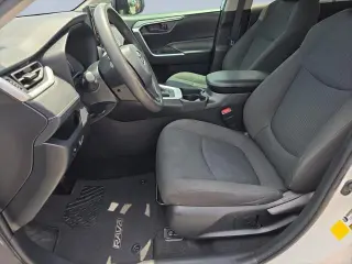 Toyota RAV4 2021 LE 4dr SUV