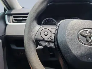 Toyota RAV4 2021 LE 4dr SUV