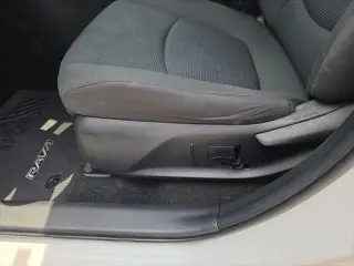 Toyota RAV4 2021 LE 4dr SUV