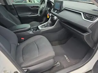 Toyota RAV4 2021 LE 4dr SUV