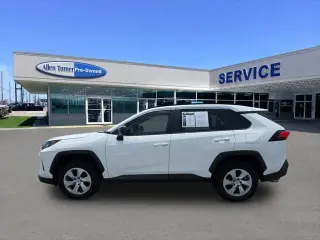 Toyota RAV4 2021 LE 4dr SUV