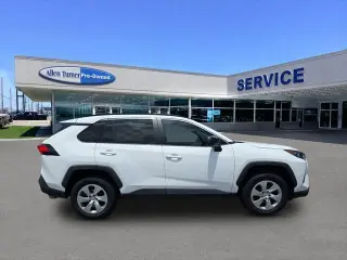 Toyota RAV4 2021 LE 4dr SUV