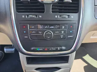 Chrysler Town and Country 2011 Touring 4dr Mini-Van
