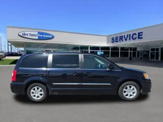Chrysler Town and Country 2011 Touring 4dr Mini-Van
