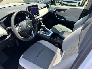 Toyota RAV4 Hybrid 2024 AWD XLE 4dr SUV