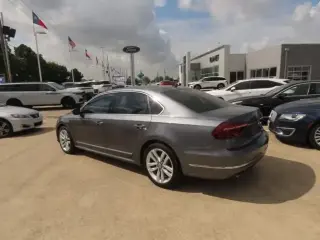 Volkswagen Passat 2017 1.8T SEL Premium 4dr Sedan