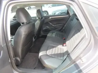 Volkswagen Passat 2017 1.8T SEL Premium 4dr Sedan