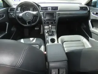 Volkswagen Passat 2017 1.8T SEL Premium 4dr Sedan