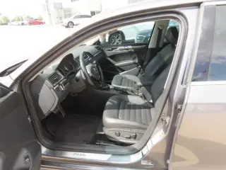 Volkswagen Passat 2017 1.8T SEL Premium 4dr Sedan