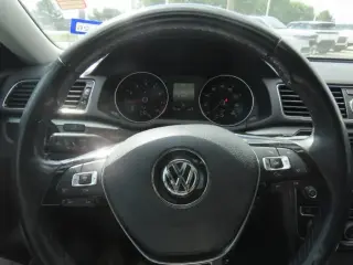 Volkswagen Passat 2017 1.8T SEL Premium 4dr Sedan
