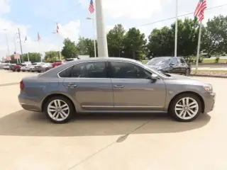 Volkswagen Passat 2017 1.8T SEL Premium 4dr Sedan