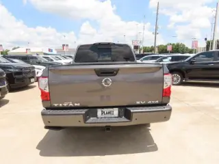 Nissan Titan 2021 4x4 SV 4dr Crew Cab 5.6 ft. SB