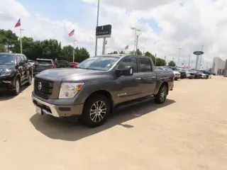Nissan Titan 2021 4x4 SV 4dr Crew Cab 5.6 ft. SB