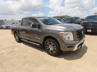 Nissan Titan 2021 4x4 SV 4dr Crew Cab 5.6 ft. SB