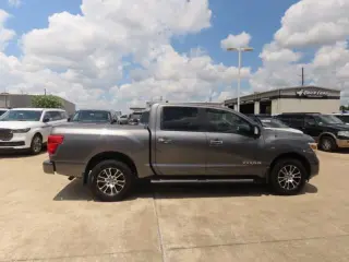 Nissan Titan 2021 4x4 SV 4dr Crew Cab 5.6 ft. SB