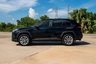 Toyota RAV4 2024 XLE Premium 4dr SUV