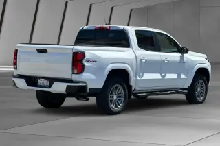 Chevrolet Colorado 2024 4x4 LT 4dr Crew Cab 5 ft. SB