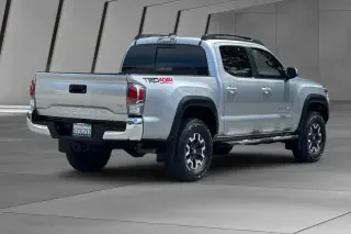 Toyota Tacoma 2023 4x4 TRD Off-Road 4dr Double Cab 5.0 ft SB 6A