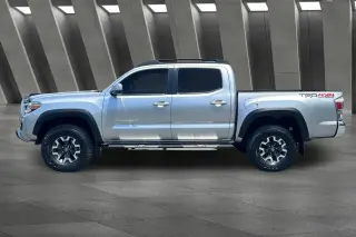 Toyota Tacoma 2023 4x4 TRD Off-Road 4dr Double Cab 5.0 ft SB 6A