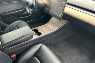 Tesla Model 3 2019 Mid Range 4dr Fastback