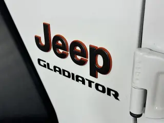 Jeep Gladiator 2023 4x4 Mojave 4dr Crew Cab 5.0 ft. SB