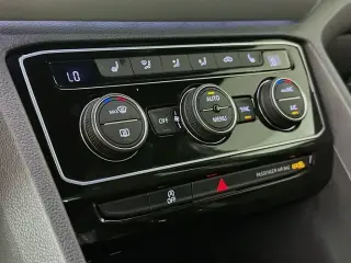 Volkswagen Atlas Cross Sport 2023 AWD SEL R-Line Black 4Motion 4dr SUV