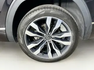 Volkswagen Atlas 2021 V6 SEL R-Line 4dr SUV (midyear release)