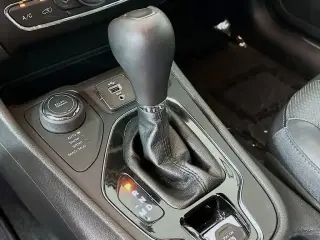 Jeep Cherokee 2019 4x4 High Altitude 4dr SUV