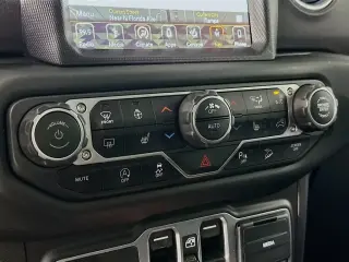 Jeep Wrangler Unlimited 2018 4x4 Moab 4dr SUV (midyear release)