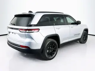 Jeep Grand Cherokee 2025 4x4 Laredo 4dr SUV