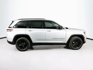 Jeep Grand Cherokee 2025 4x4 Laredo 4dr SUV