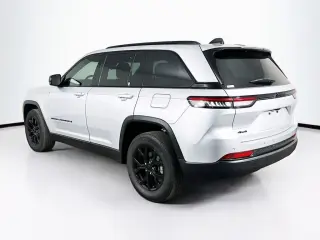 Jeep Grand Cherokee 2025 4x4 Laredo 4dr SUV