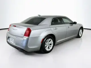 Chrysler 300 2015 Limited 4dr Sedan