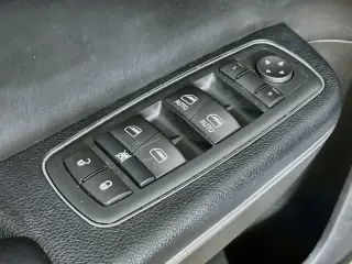 Chrysler 300 2015 Limited 4dr Sedan