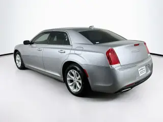Chrysler 300 2015 Limited 4dr Sedan