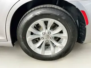 Chrysler 300 2015 Limited 4dr Sedan