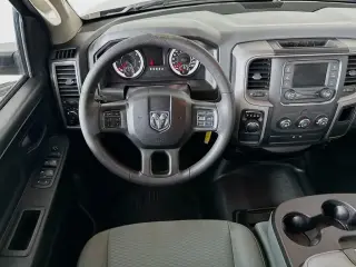 Ram 1500 2018 4x2 Express 4dr Crew Cab 5.5 ft. SB Pickup