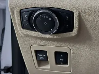 Ford F-150 2018 4x4 Platinum 4dr SuperCrew 5.5 ft. SB