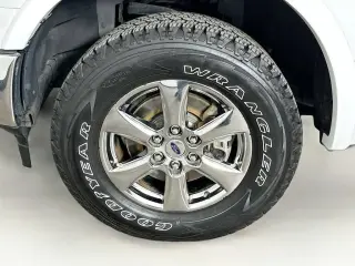 Ford F-150 2018 4x4 Platinum 4dr SuperCrew 5.5 ft. SB
