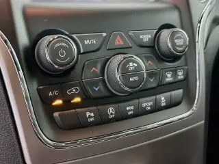 Jeep Grand Cherokee 2019 4x2 Laredo 4dr SUV