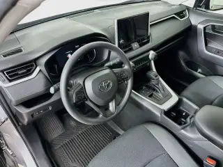 Toyota RAV4 2025 LE 4dr SUV
