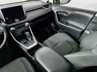 Toyota RAV4 2025 XLE 4dr SUV