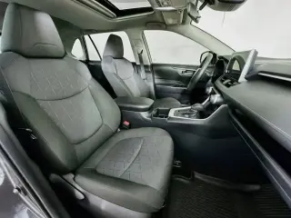 Toyota RAV4 2025 XLE 4dr SUV
