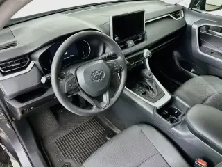 Toyota RAV4 2025 XLE 4dr SUV