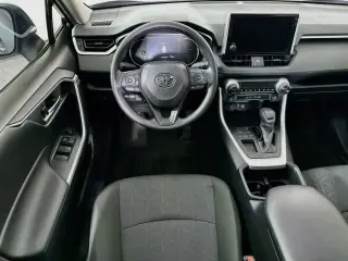 Toyota RAV4 2025 XLE 4dr SUV