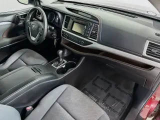 Toyota Highlander 2018 AWD LE 4dr SUV