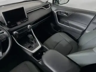 Toyota RAV4 2025 AWD XLE 4dr SUV