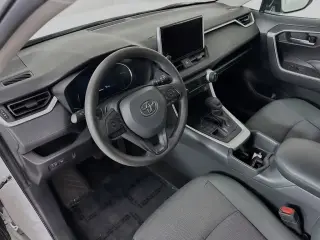 Toyota RAV4 2025 AWD XLE 4dr SUV