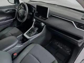 Toyota RAV4 2025 AWD XLE 4dr SUV