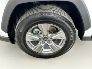 Toyota RAV4 2025 AWD XLE 4dr SUV
